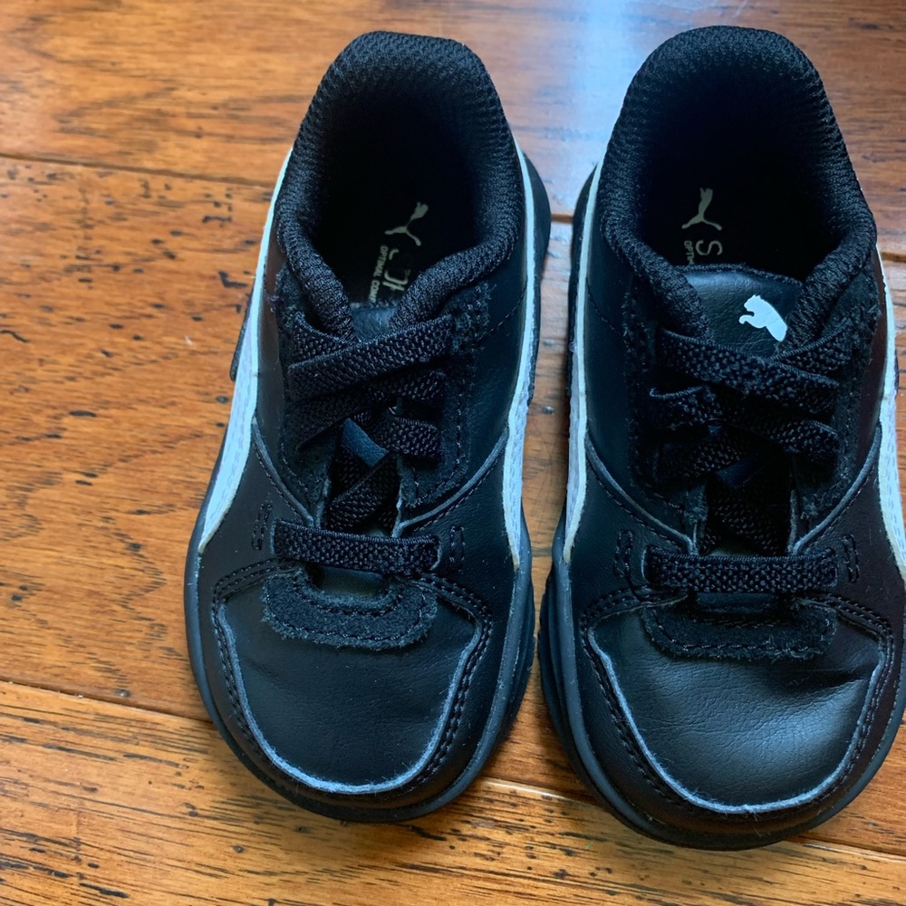 Puma Black Sneakers Sleek Versatile Design